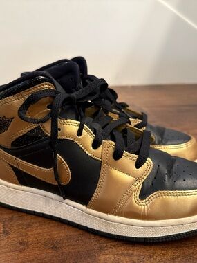Nike Air Jordan 1 Mid SE